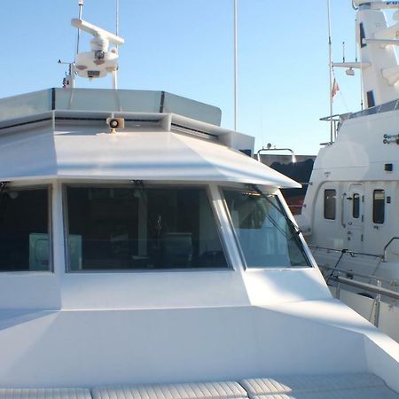 Hotel Your Own Private Yacht à Sant Adrià de Besòs Extérieur photo