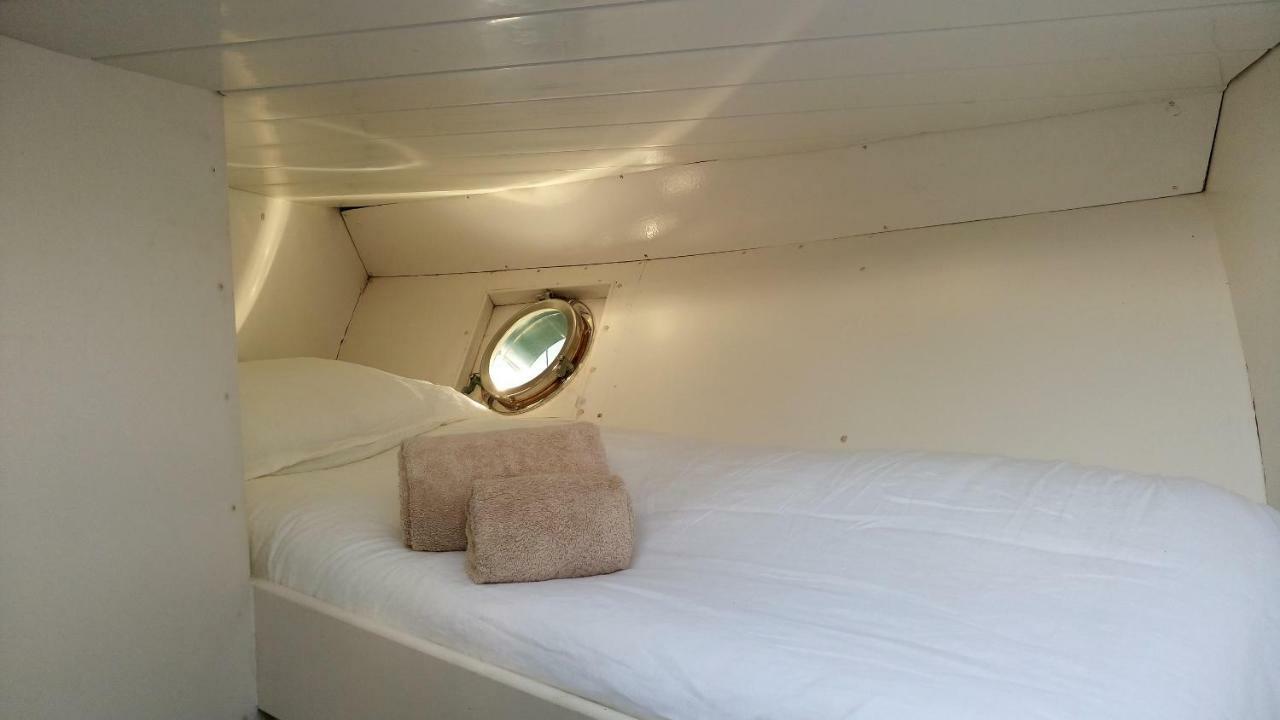Hotel Your Own Private Yacht à Sant Adrià de Besòs Extérieur photo