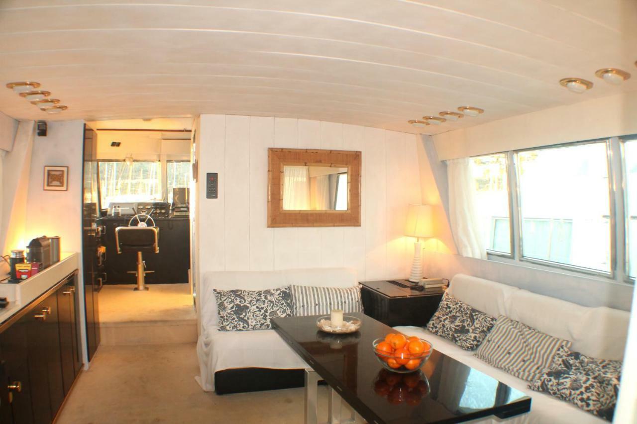 Hotel Your Own Private Yacht à Sant Adrià de Besòs Extérieur photo