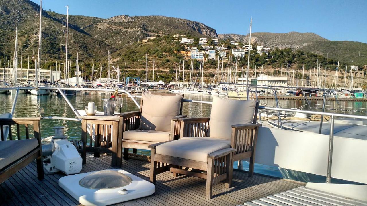 Hotel Your Own Private Yacht à Sant Adrià de Besòs Extérieur photo